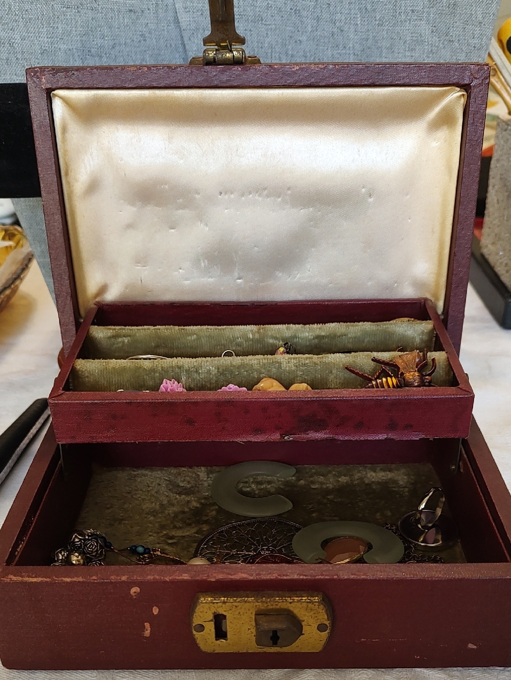 Source Unknown Burgundy and Gold Women Jewelry Box with Assorted Earrings